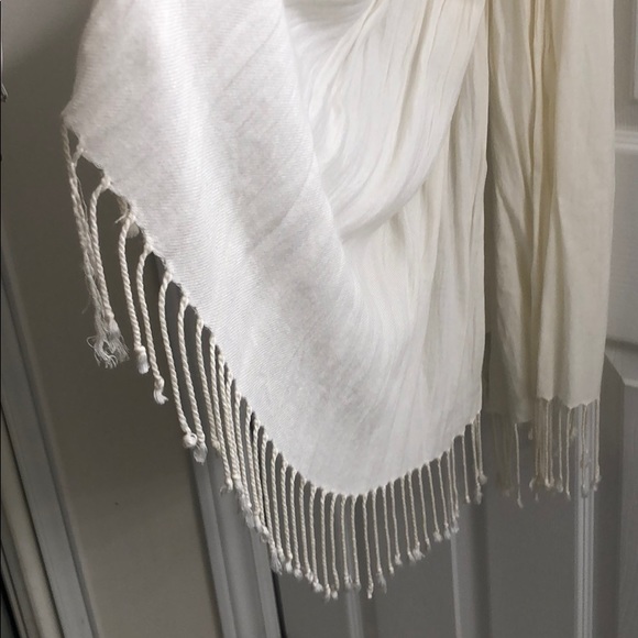100% Viscose white creamy colour long scarf/wrap - Picture 2 of 5